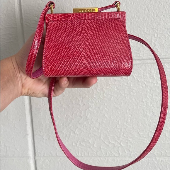 Ultra rare vintage 90s Gucci by Tom Ford hot pink Lizard extra mini crossbodybag - Picture 3 of 16